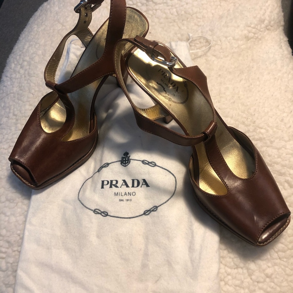 Authenticated Prada heels with dust bag - Picture 4 of 8